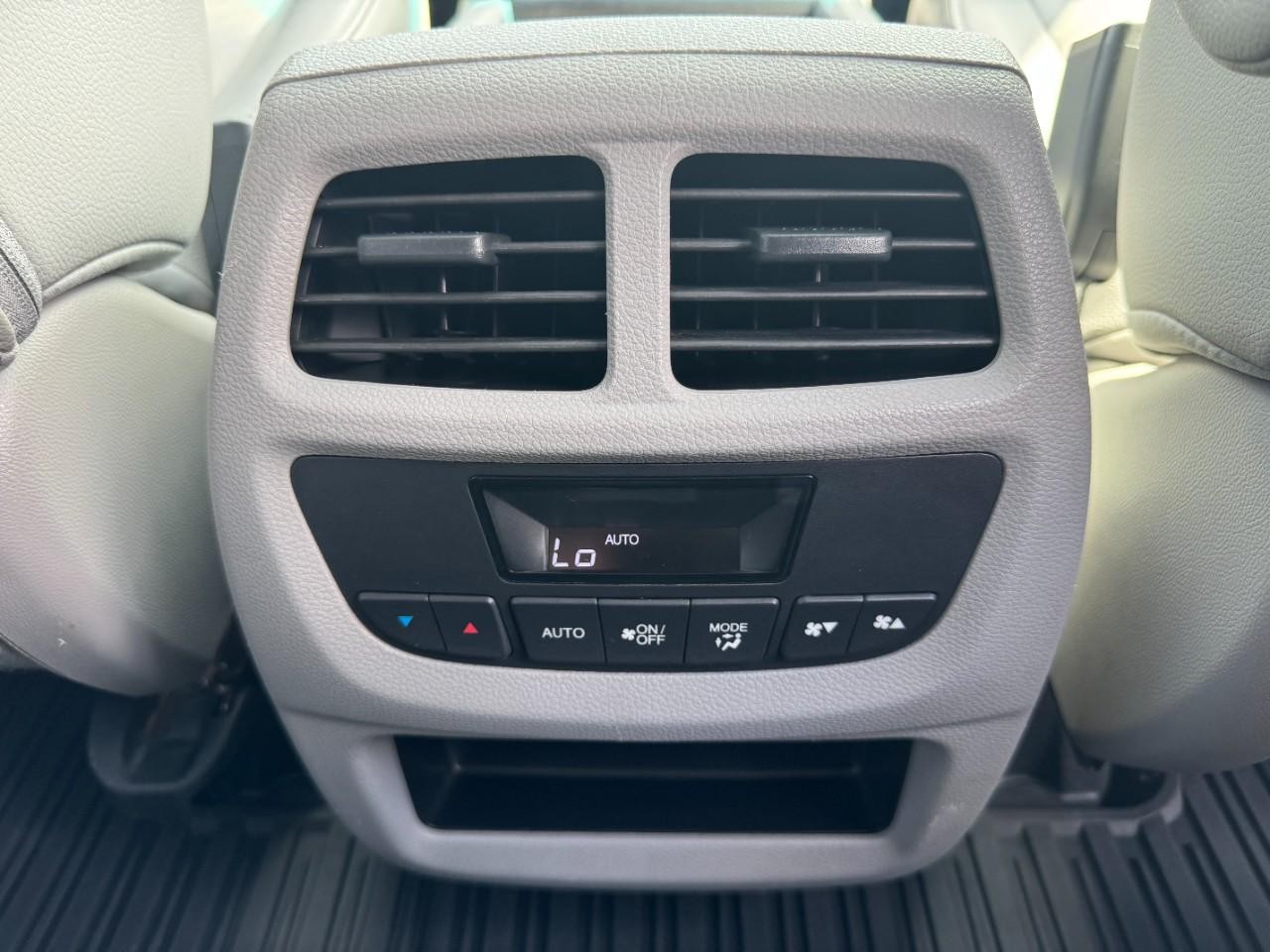 Honda Pilot Vehicle Full-screen Gallery Image 18