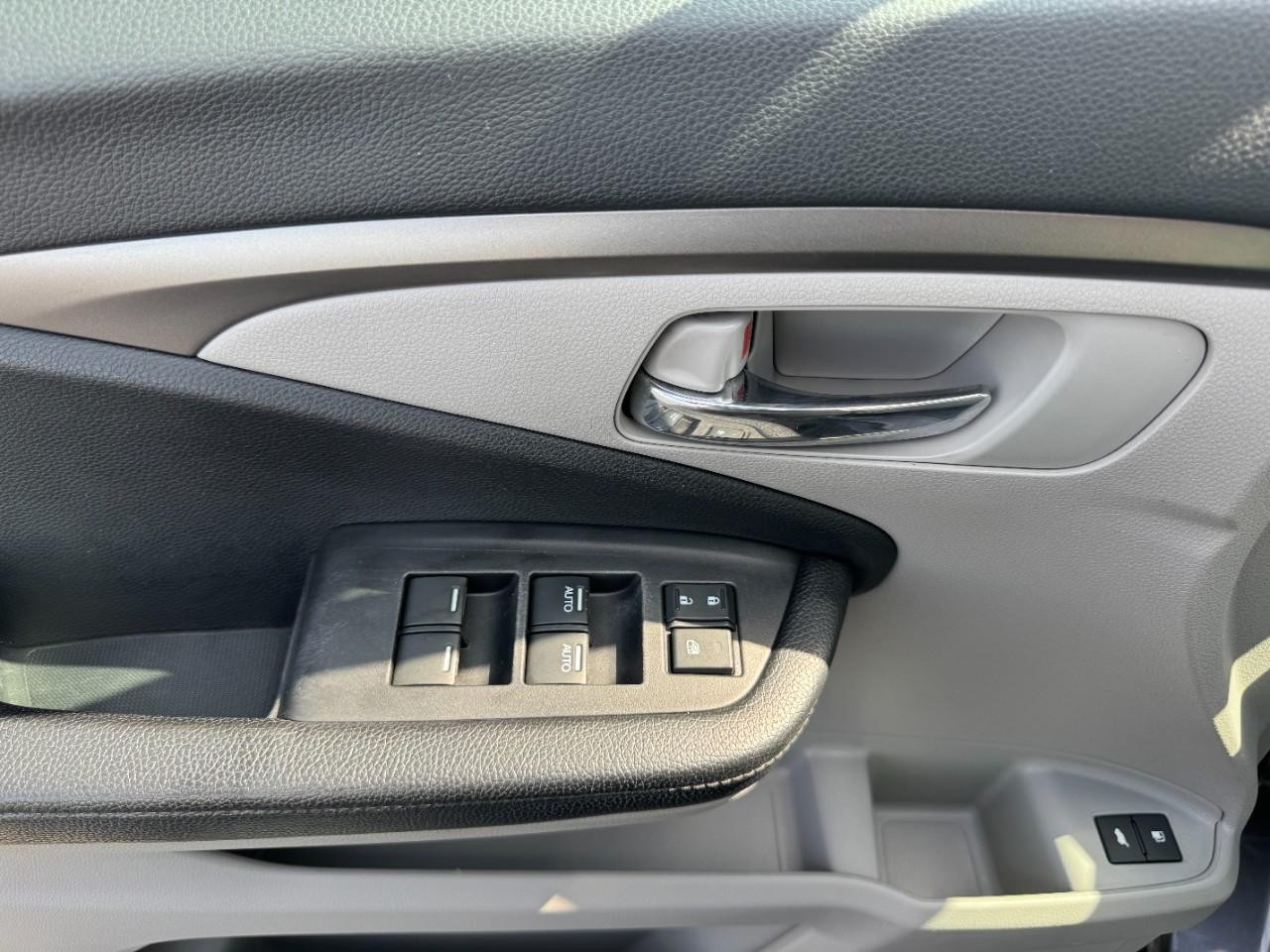 Honda Pilot Vehicle Full-screen Gallery Image 20