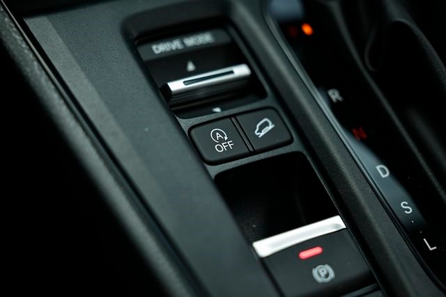 Honda CR-V Vehicle Full-screen Gallery Image 21