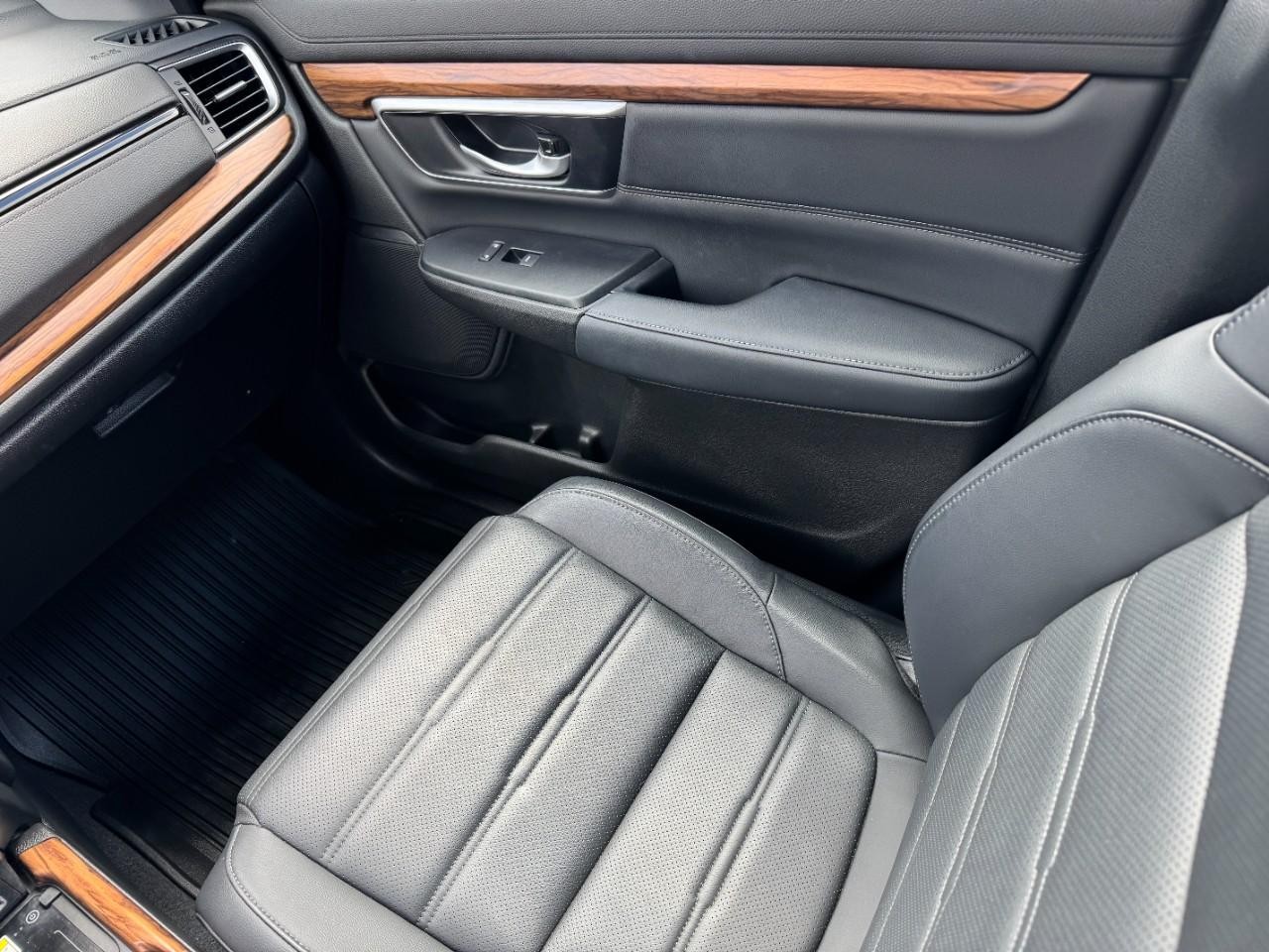 Honda CR-V Vehicle Full-screen Gallery Image 15