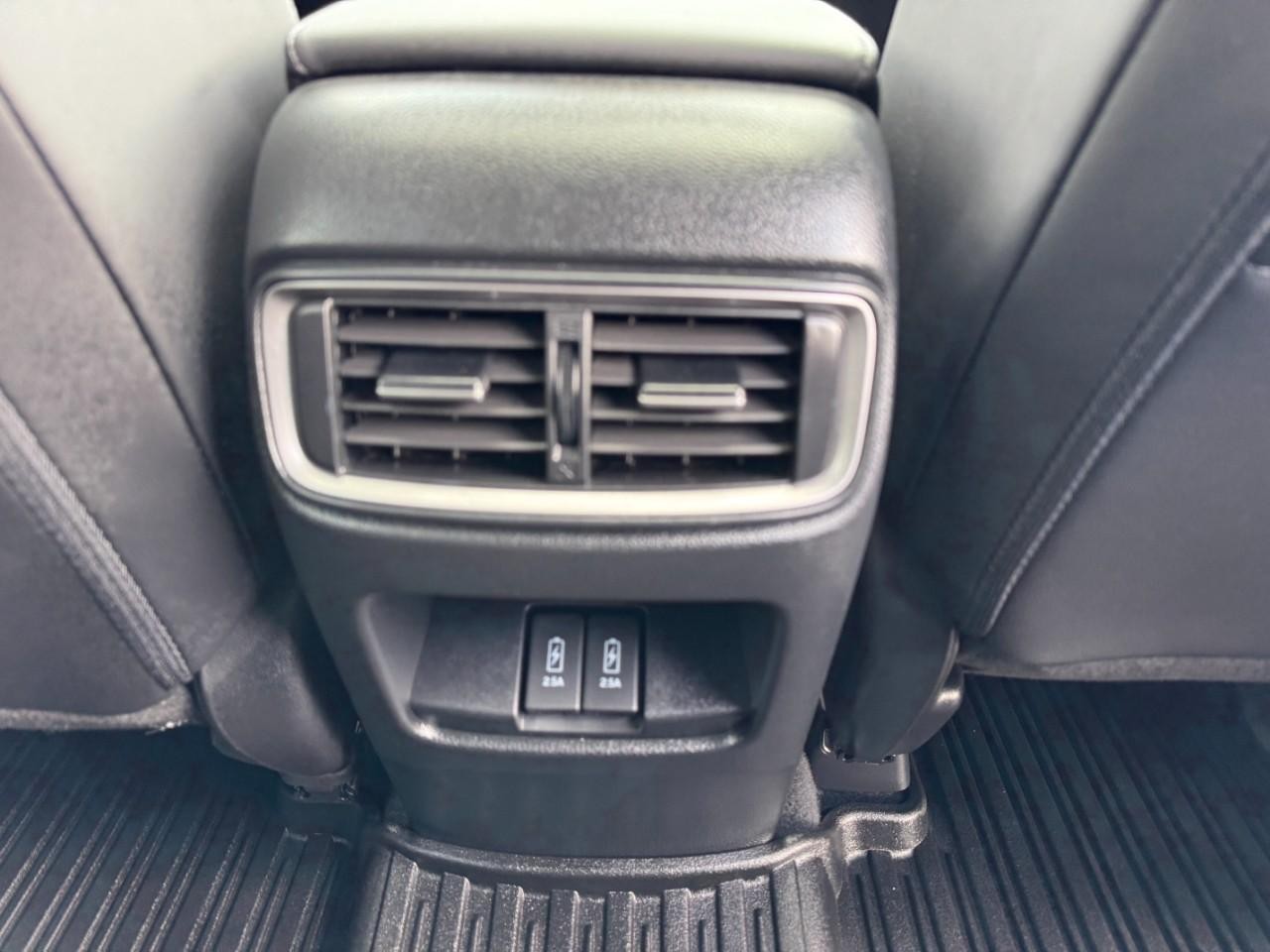 Honda CR-V Vehicle Full-screen Gallery Image 16