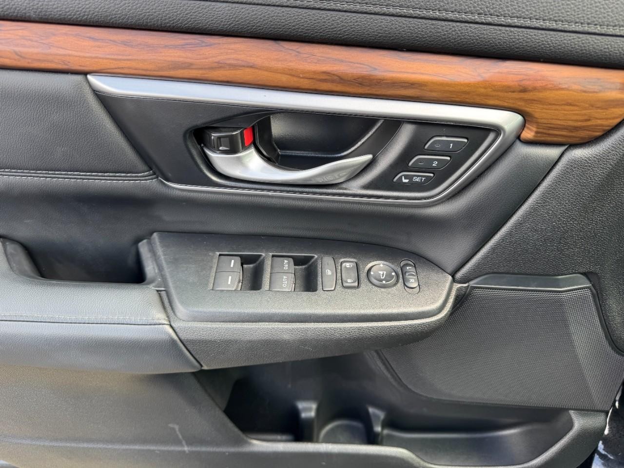 Honda CR-V Vehicle Full-screen Gallery Image 19