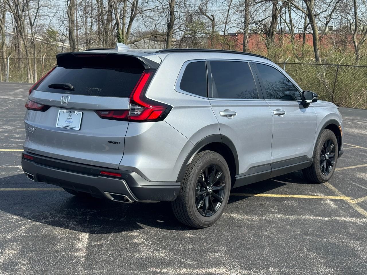 Honda CR-V Hybrid Vehicle Full-screen Gallery Image 03