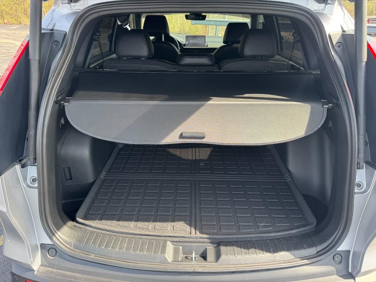 Honda CR-V Hybrid Vehicle Full-screen Gallery Image 04