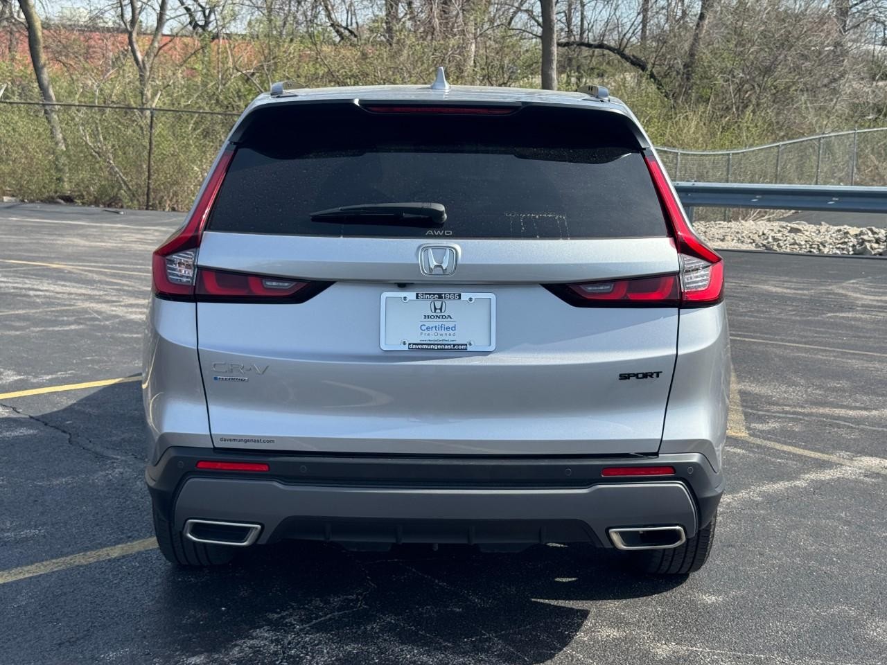 Honda CR-V Hybrid Vehicle Full-screen Gallery Image 05