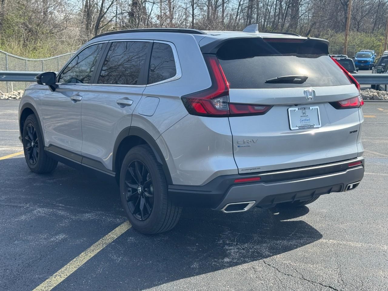 Honda CR-V Hybrid Vehicle Full-screen Gallery Image 06