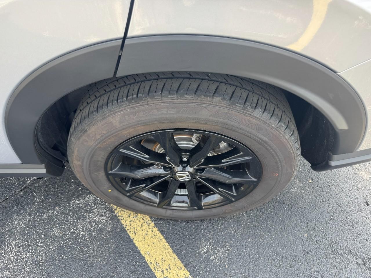 Honda CR-V Hybrid Vehicle Full-screen Gallery Image 07