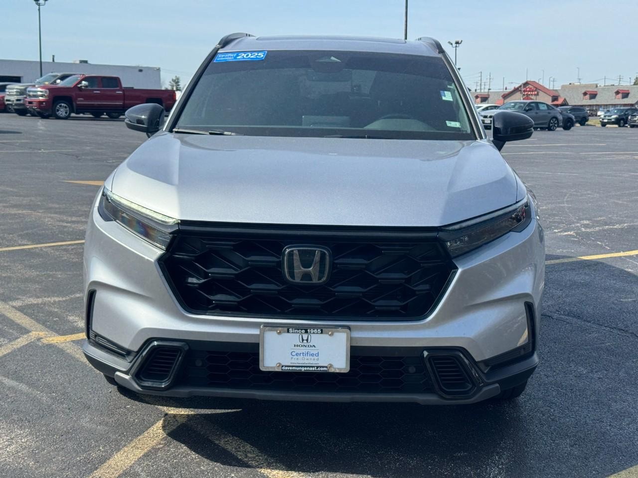 Honda CR-V Hybrid Vehicle Full-screen Gallery Image 09