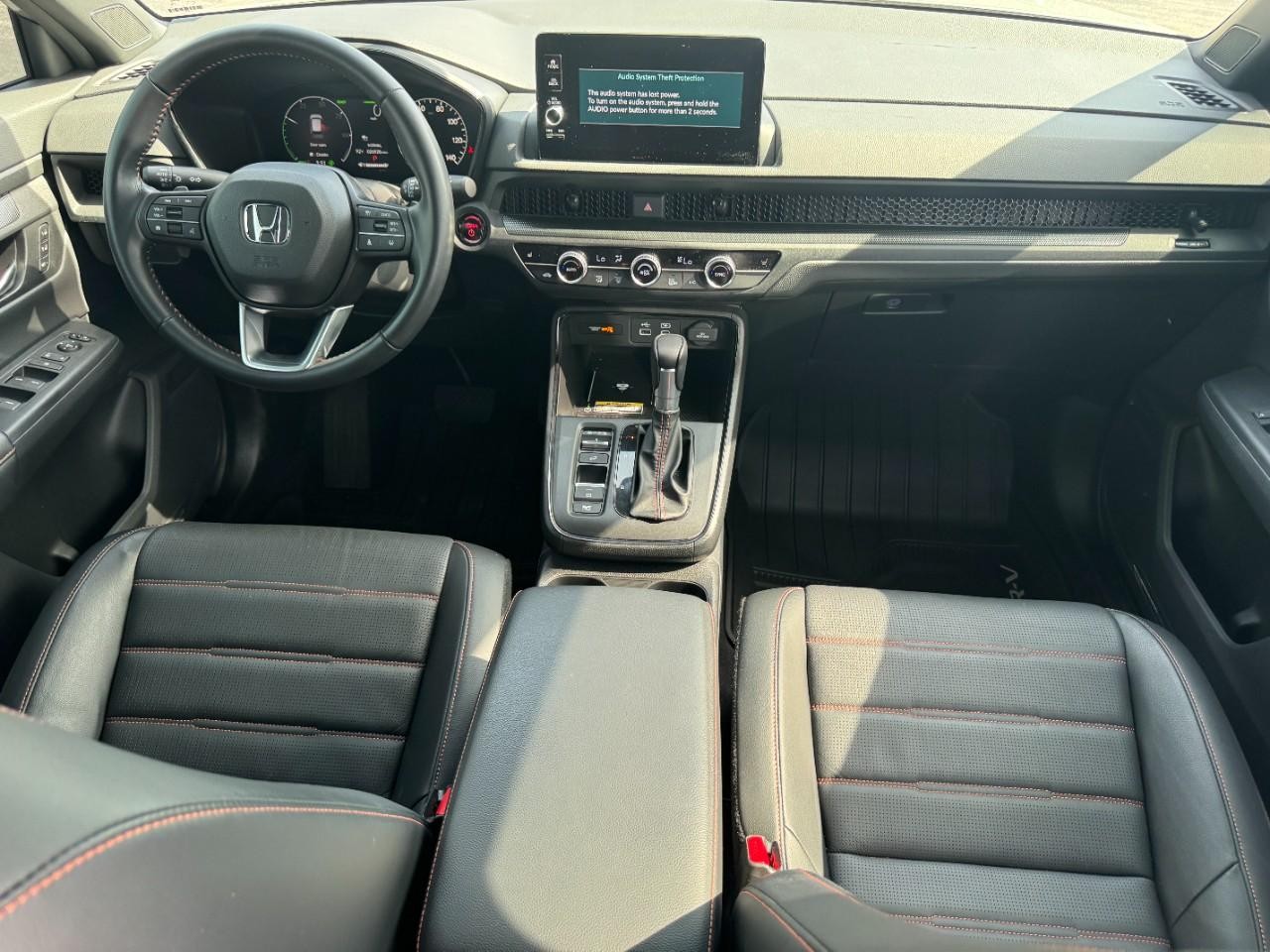 Honda CR-V Hybrid Vehicle Full-screen Gallery Image 11