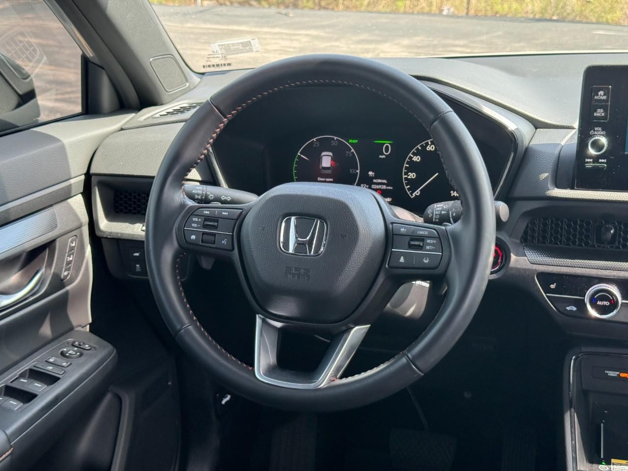 Honda CR-V Hybrid Vehicle Full-screen Gallery Image 12