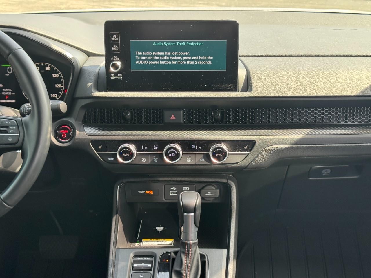 Honda CR-V Hybrid Vehicle Full-screen Gallery Image 13