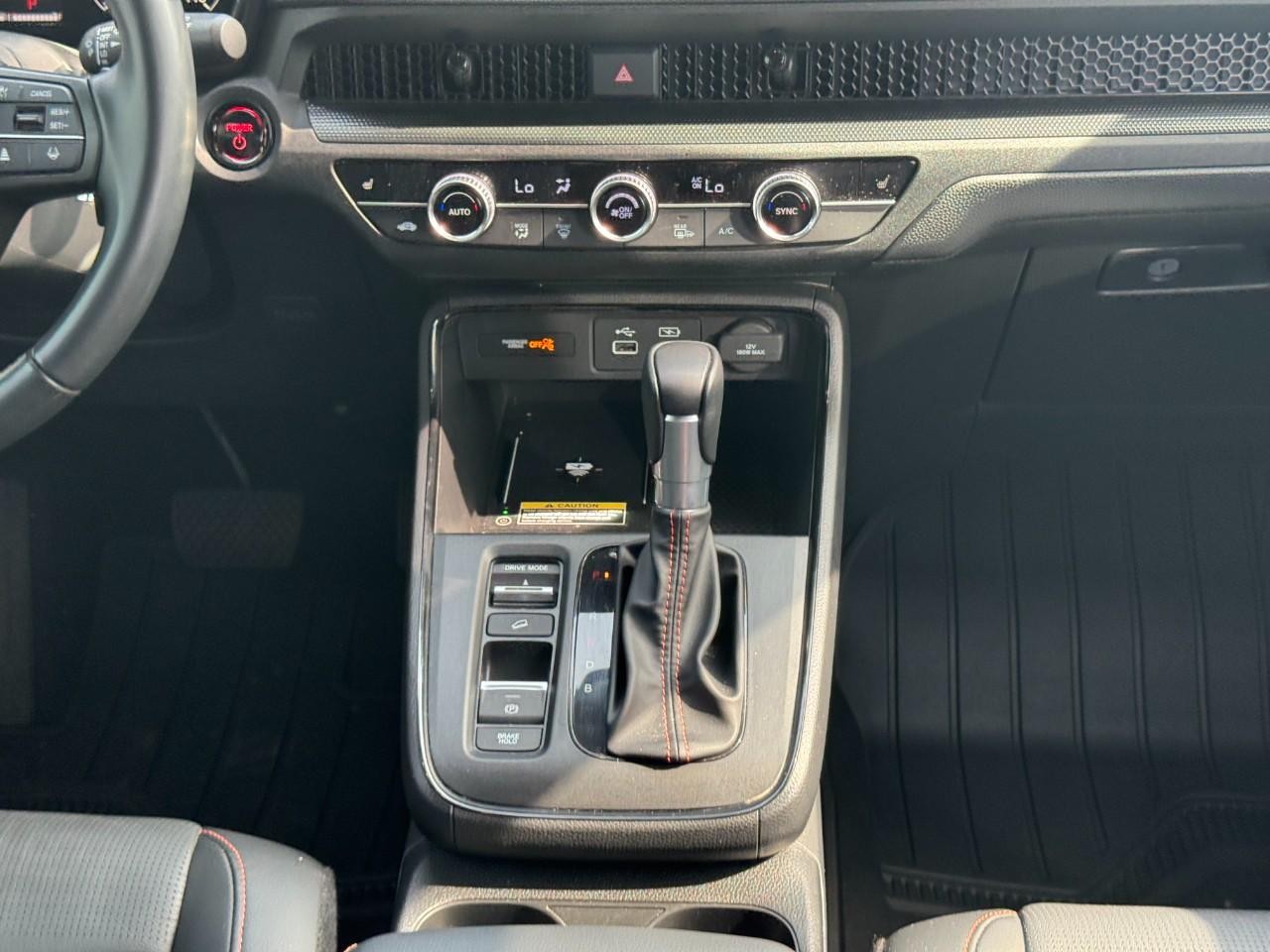 Honda CR-V Hybrid Vehicle Full-screen Gallery Image 14