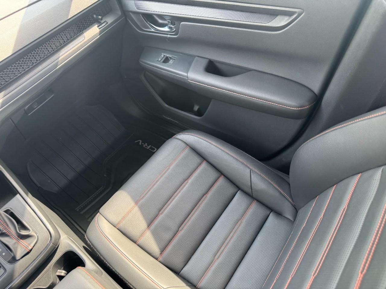 Honda CR-V Hybrid Vehicle Full-screen Gallery Image 15