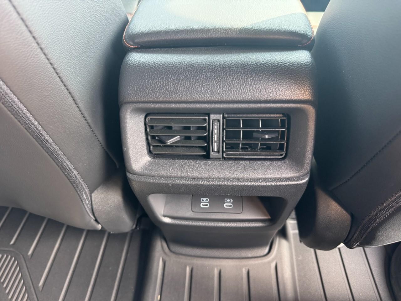 Honda CR-V Hybrid Vehicle Full-screen Gallery Image 16