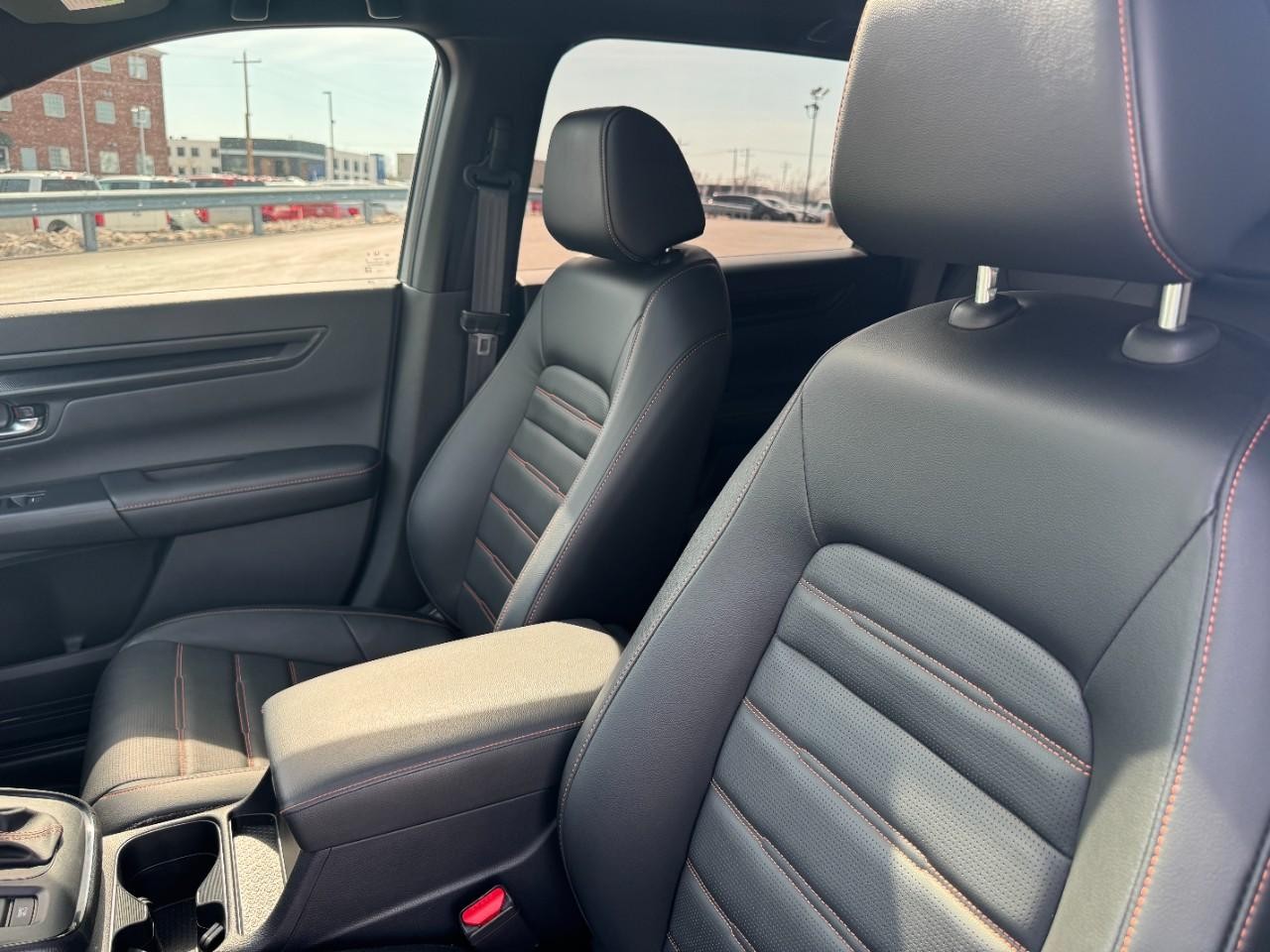 Honda CR-V Hybrid Vehicle Full-screen Gallery Image 18