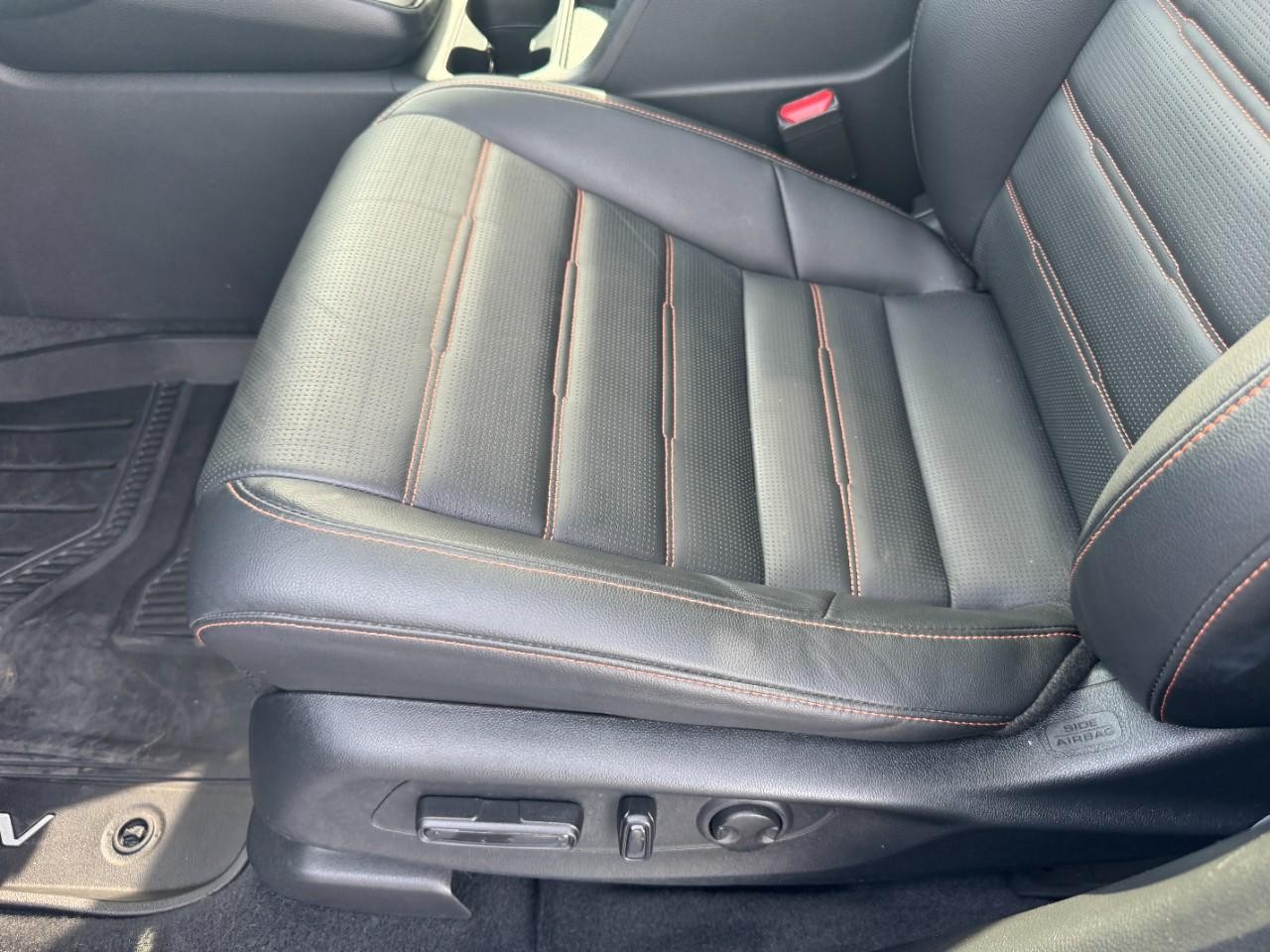 Honda CR-V Hybrid Vehicle Full-screen Gallery Image 19