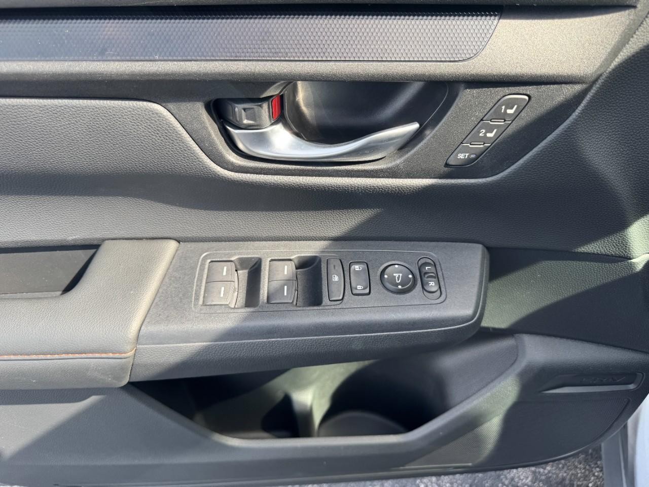 Honda CR-V Hybrid Vehicle Full-screen Gallery Image 20