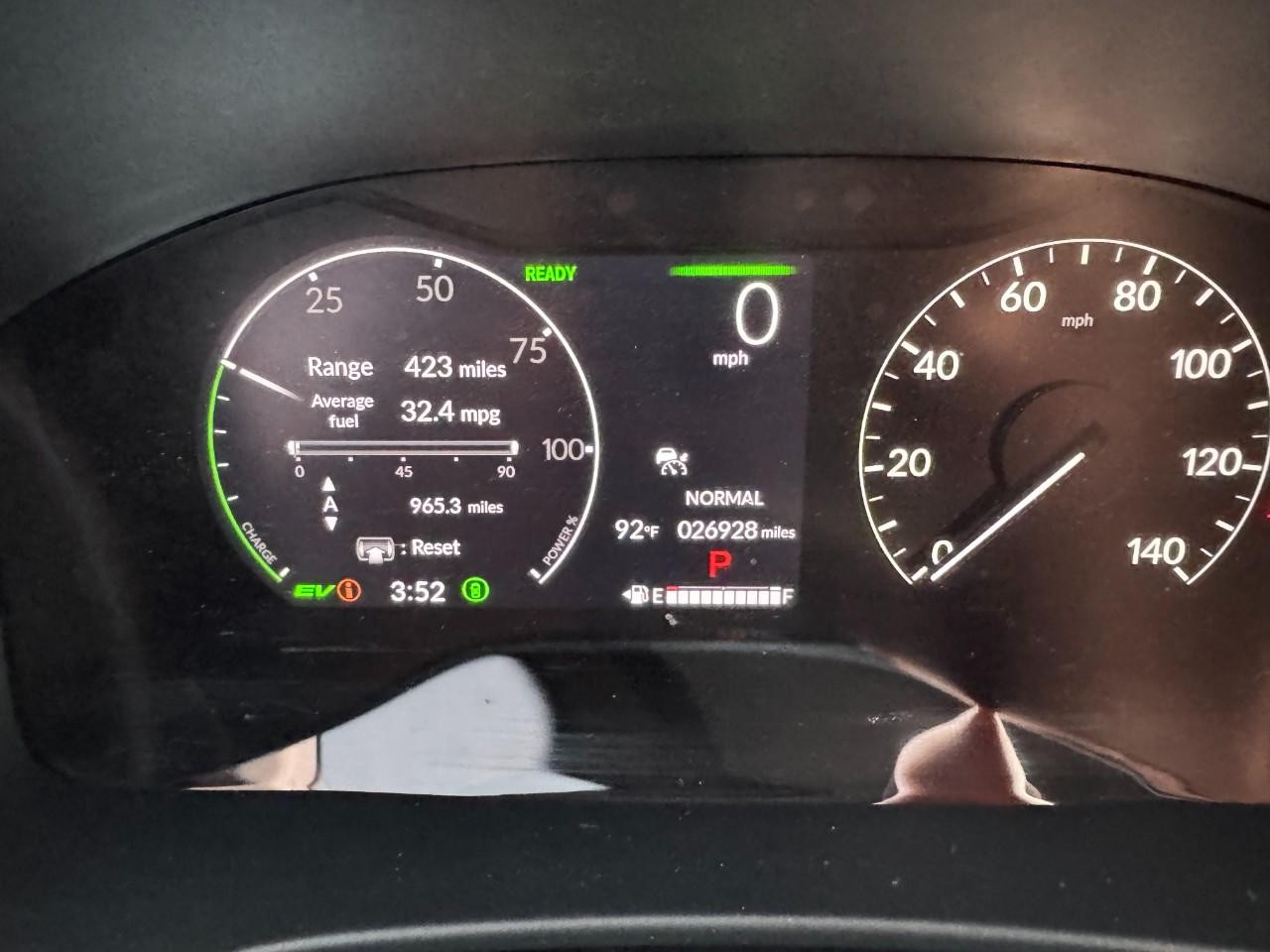 Honda CR-V Hybrid Vehicle Full-screen Gallery Image 23