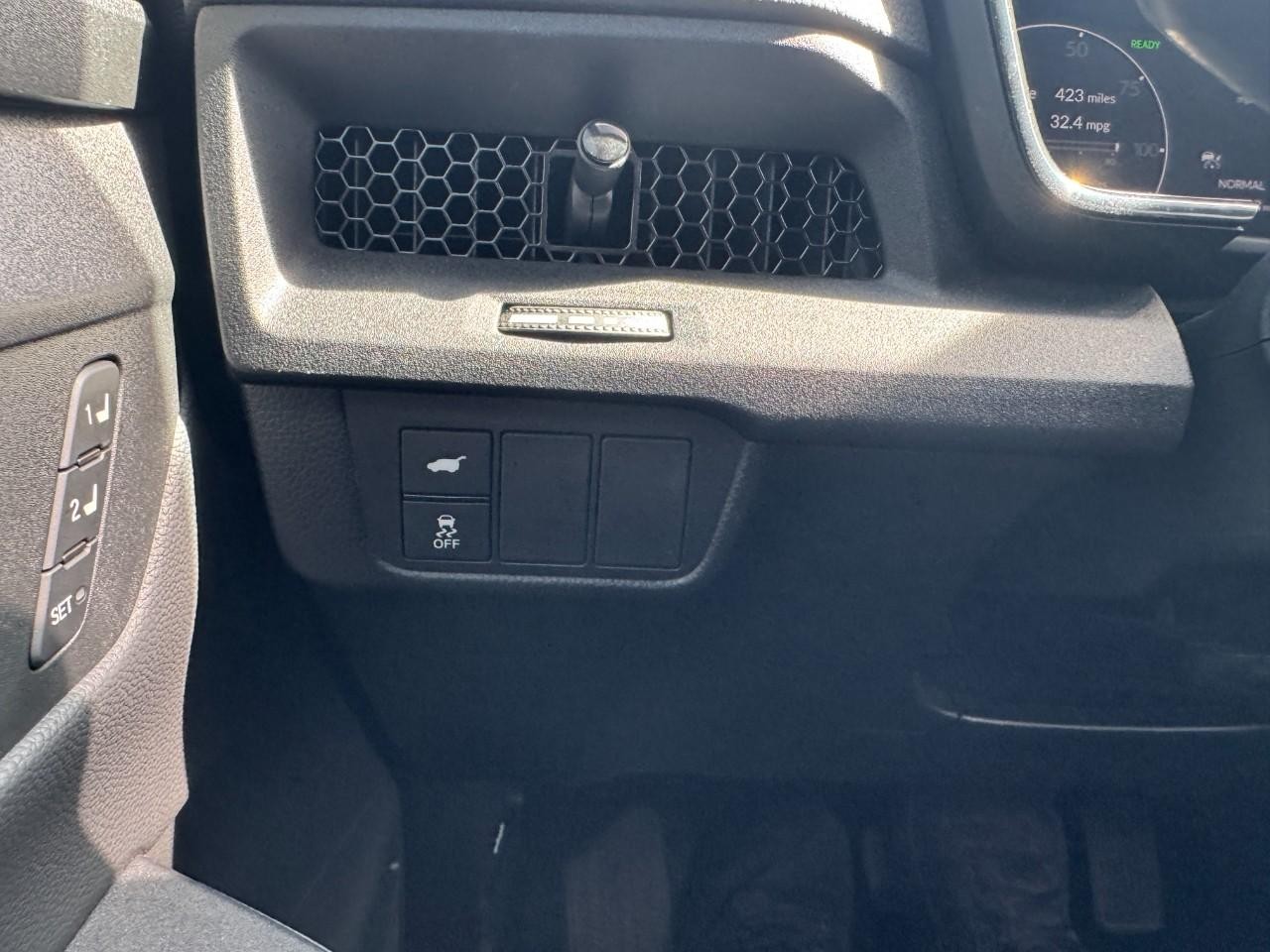 Honda CR-V Hybrid Vehicle Full-screen Gallery Image 27