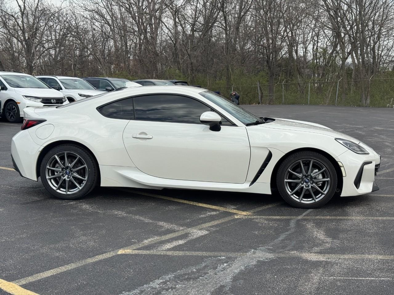 Subaru BRZ Vehicle Full-screen Gallery Image 02