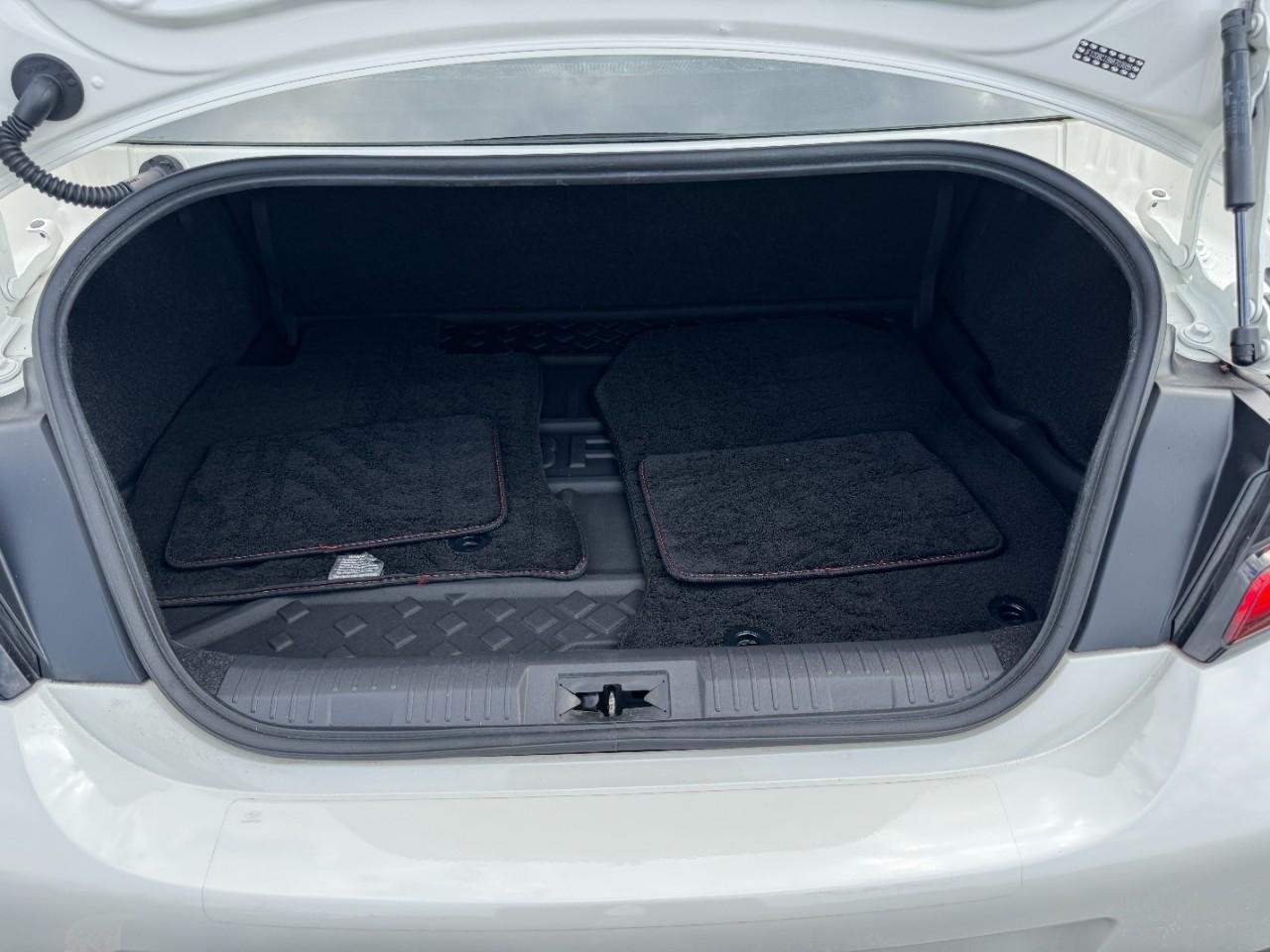 Subaru BRZ Vehicle Full-screen Gallery Image 04