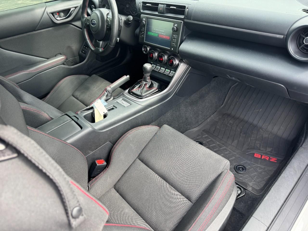 Subaru BRZ Vehicle Full-screen Gallery Image 11