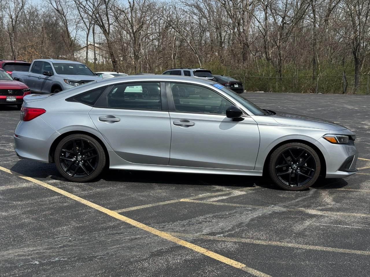 Honda Civic Sedan Vehicle Full-screen Gallery Image 02