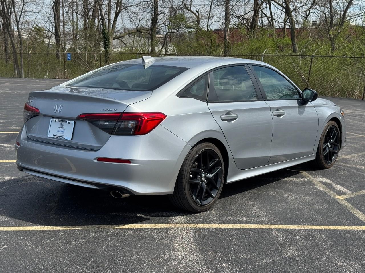 Honda Civic Sedan Vehicle Full-screen Gallery Image 03