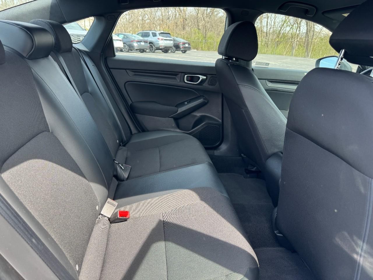 Honda Civic Sedan Vehicle Full-screen Gallery Image 10