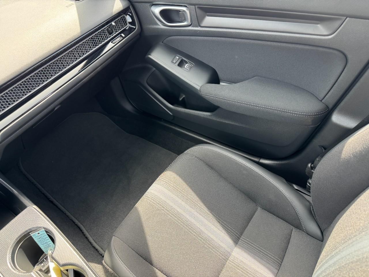 Honda Civic Sedan Vehicle Full-screen Gallery Image 15