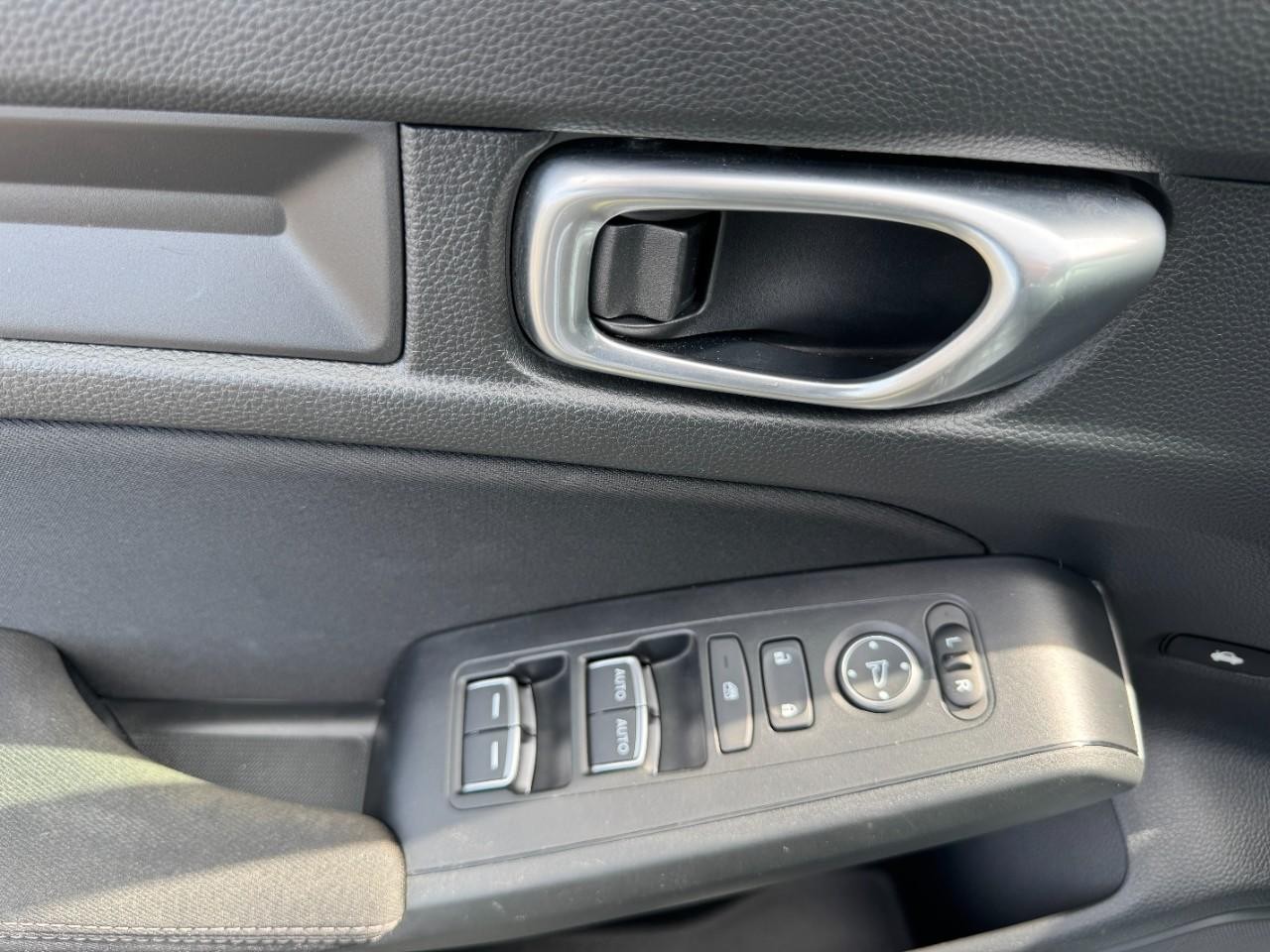 Honda Civic Sedan Vehicle Full-screen Gallery Image 18