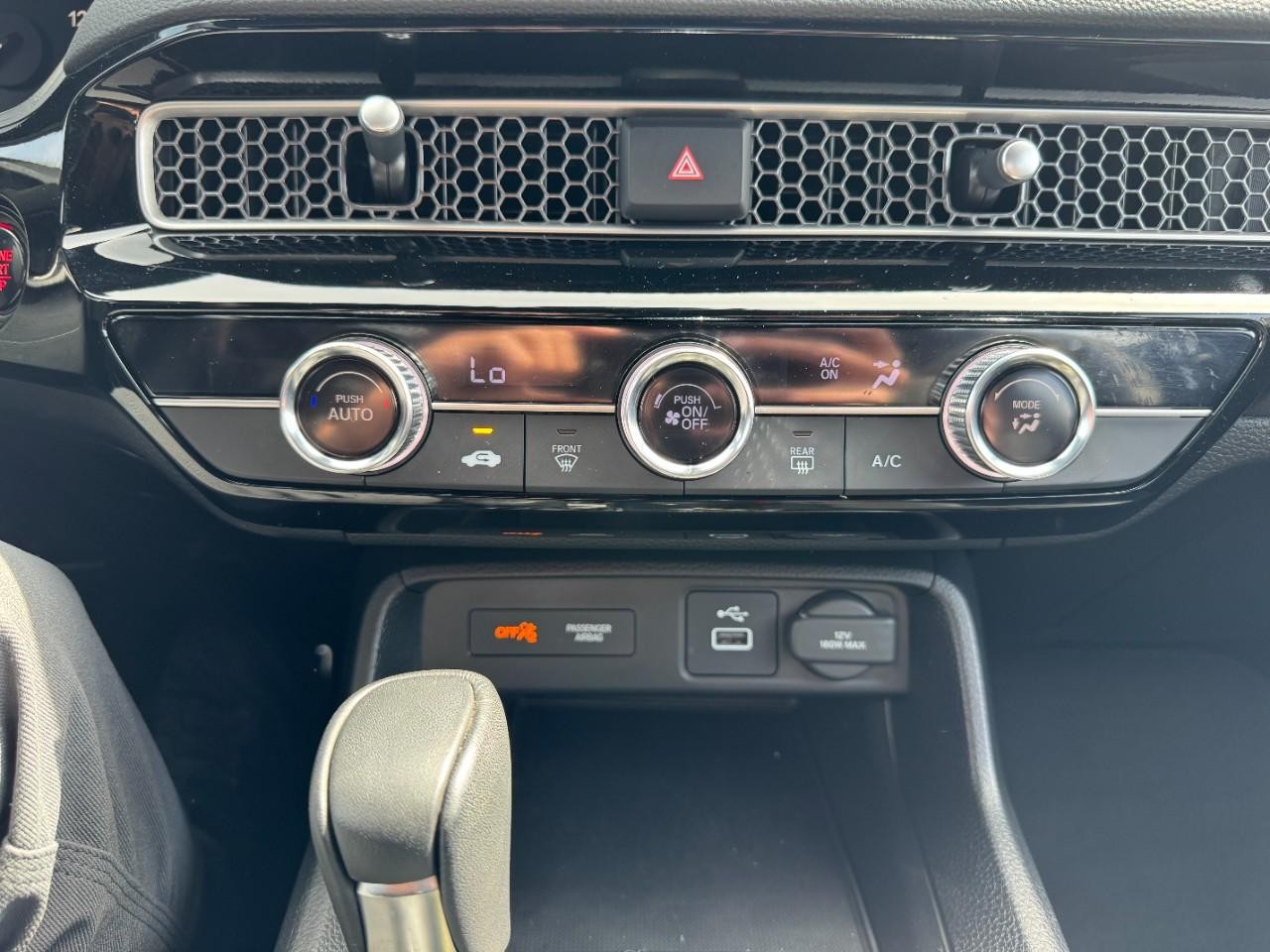 Honda Civic Sedan Vehicle Full-screen Gallery Image 24