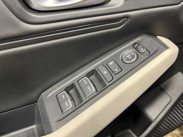 Honda Accord Sedan Vehicle Full-screen Gallery Image 13