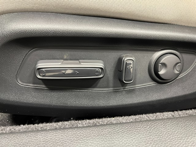 Honda Accord Sedan Vehicle Full-screen Gallery Image 14