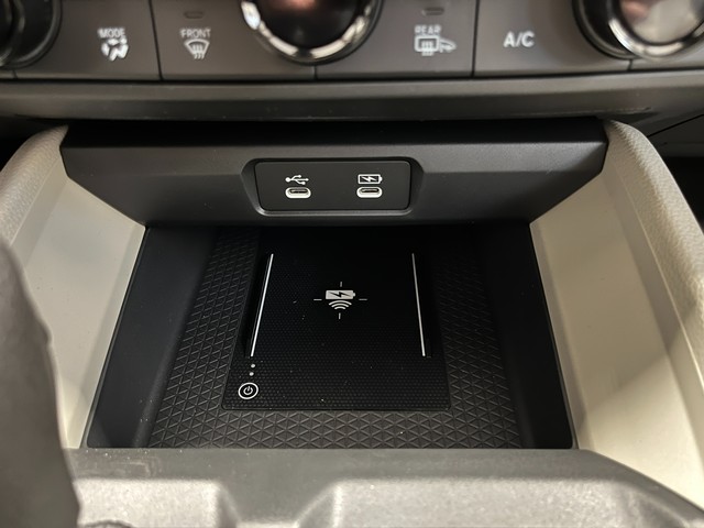 Honda Accord Sedan Vehicle Full-screen Gallery Image 20