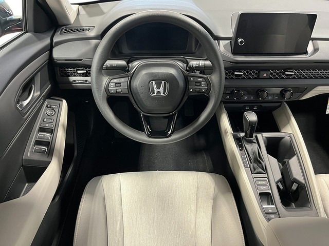 Honda Accord Sedan Vehicle Full-screen Gallery Image 27