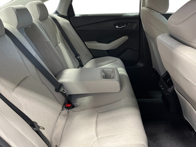 Honda Accord Sedan Vehicle Full-screen Gallery Image 28