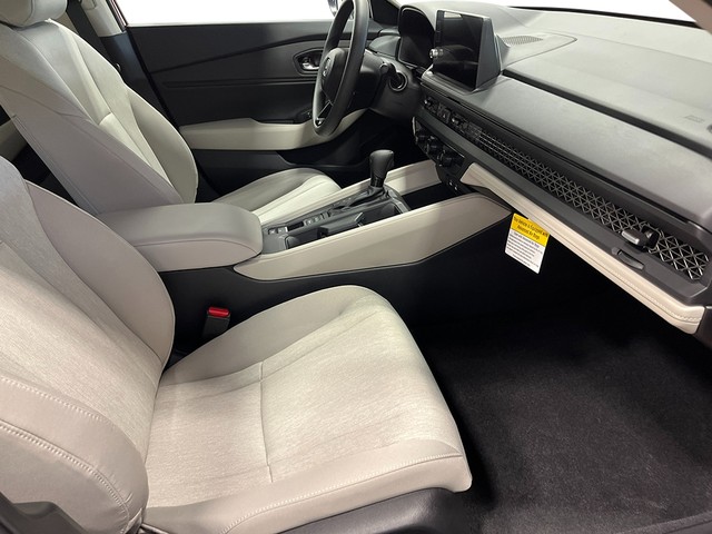 Honda Accord Sedan Vehicle Full-screen Gallery Image 29