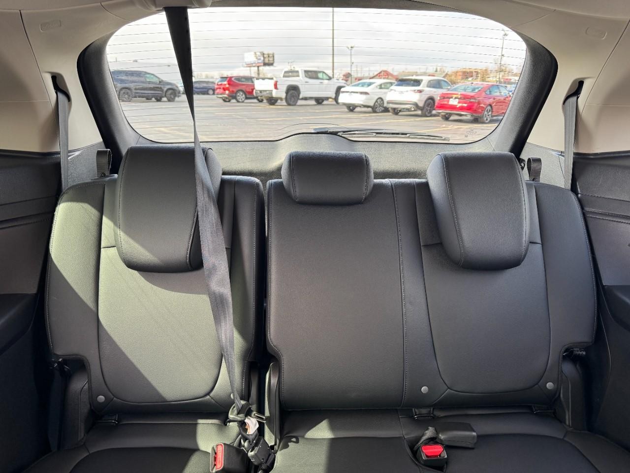 Honda Odyssey Vehicle Full-screen Gallery Image 12