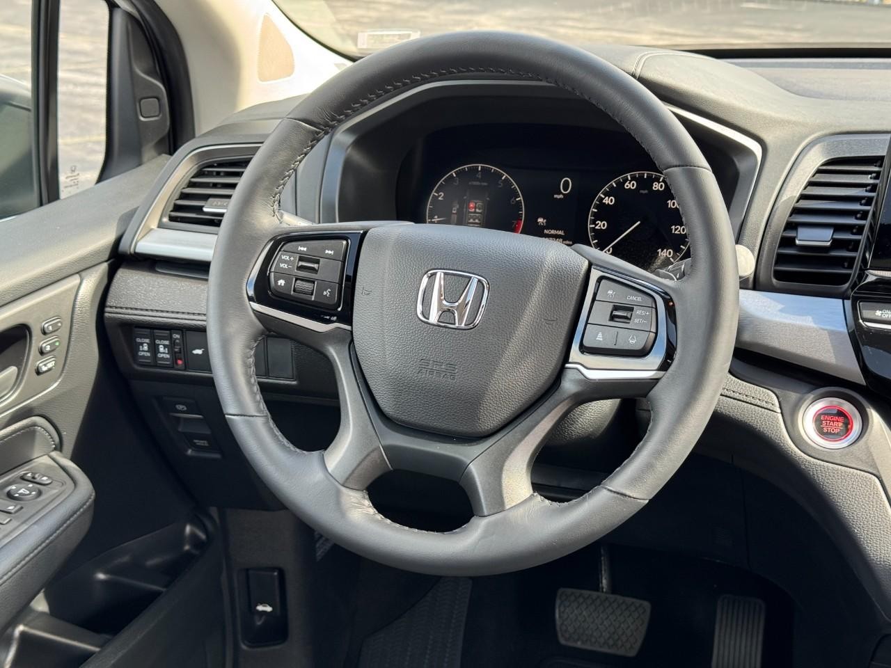 Honda Odyssey Vehicle Full-screen Gallery Image 14