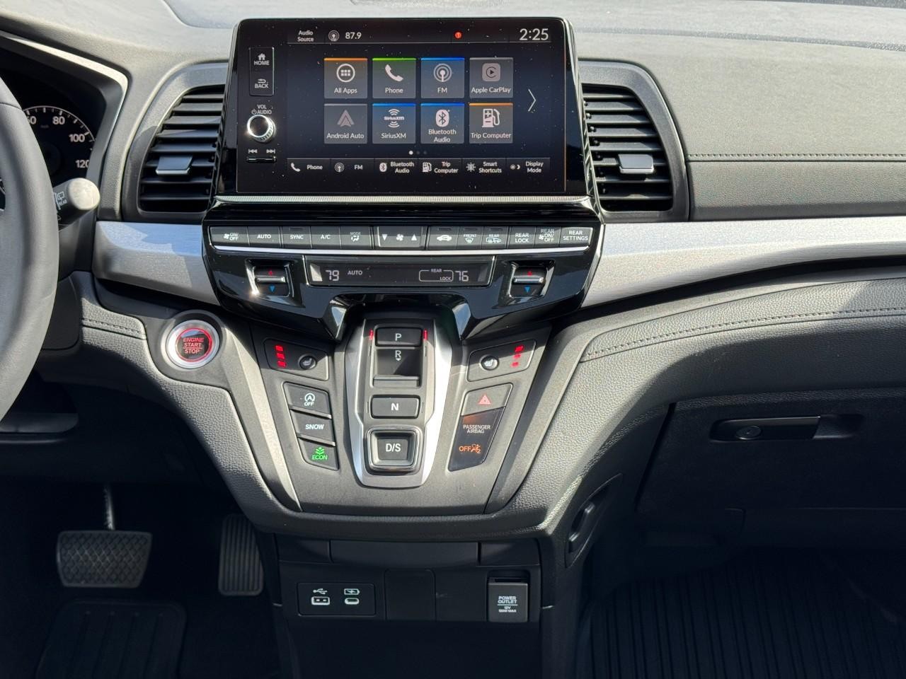 Honda Odyssey Vehicle Full-screen Gallery Image 15