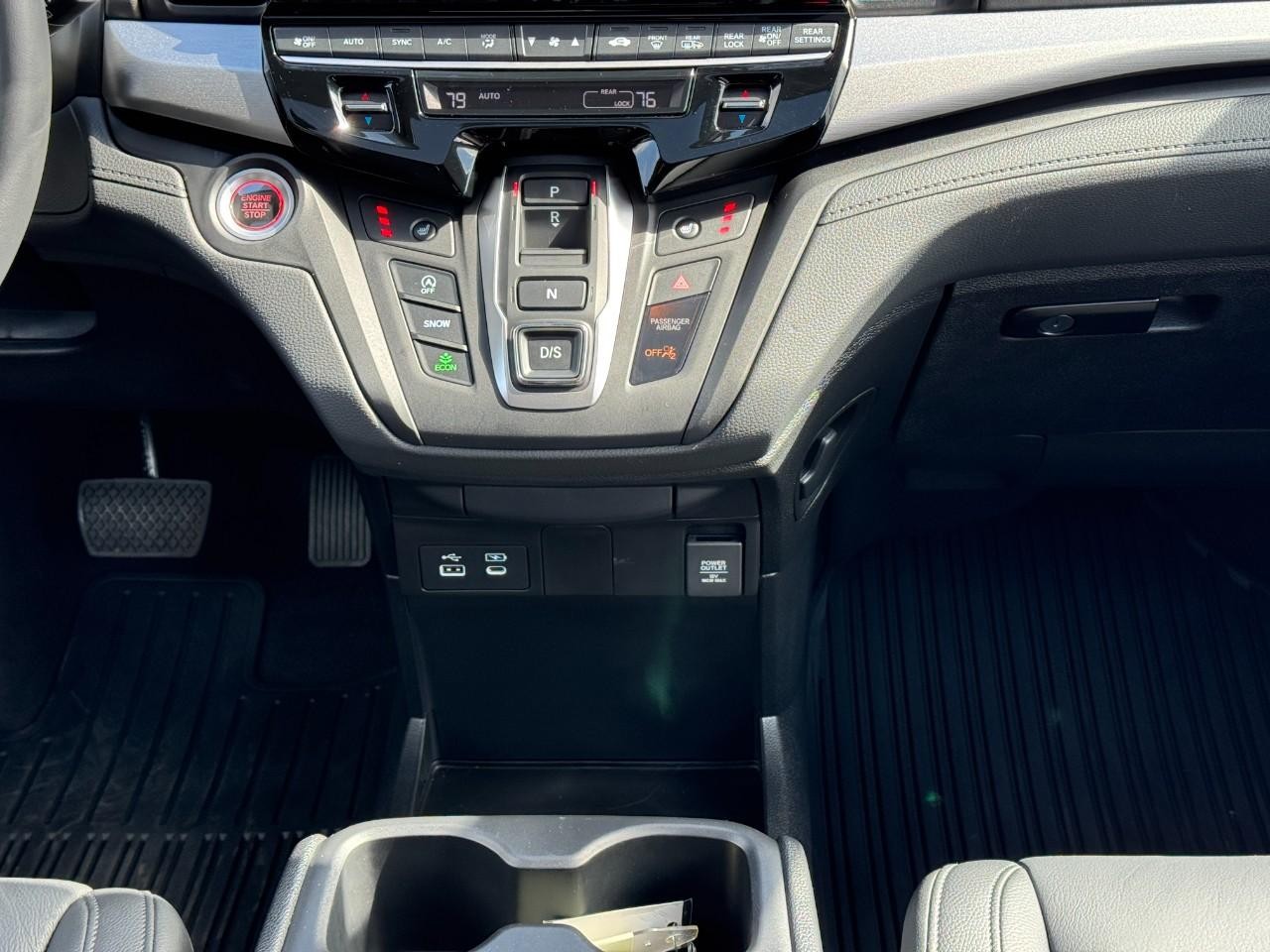 Honda Odyssey Vehicle Full-screen Gallery Image 16