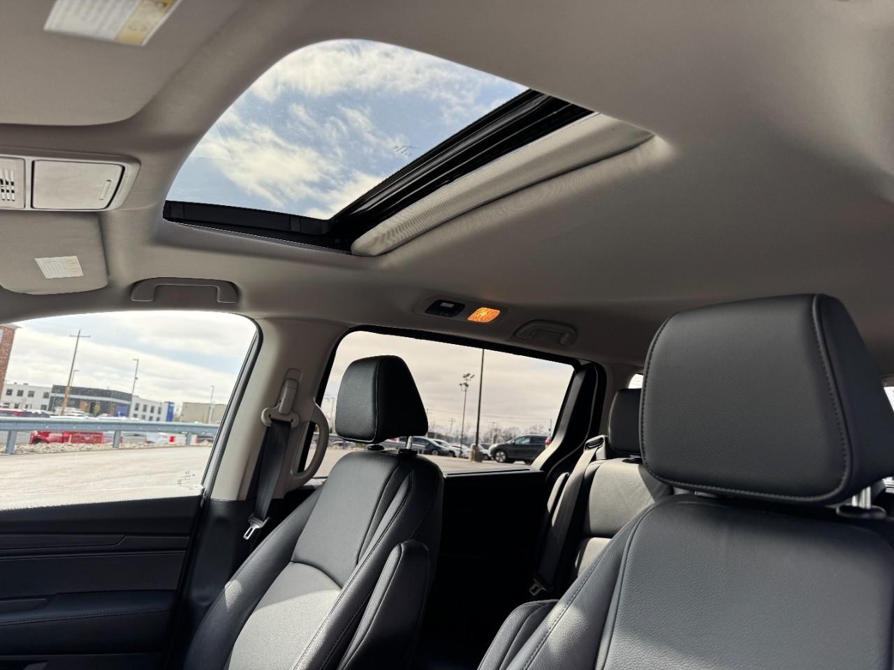 Honda Odyssey Vehicle Full-screen Gallery Image 19