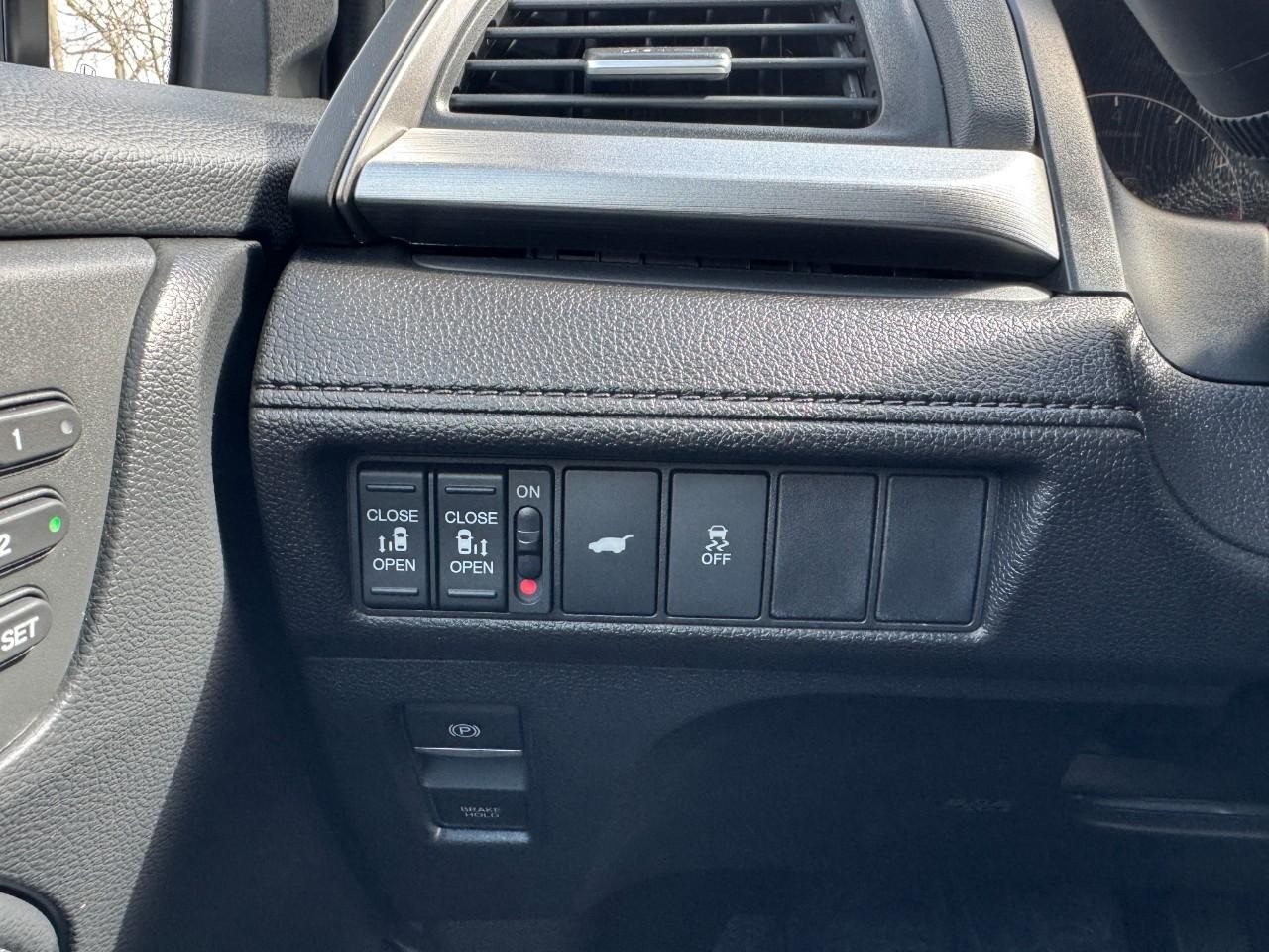 Honda Odyssey Vehicle Full-screen Gallery Image 28