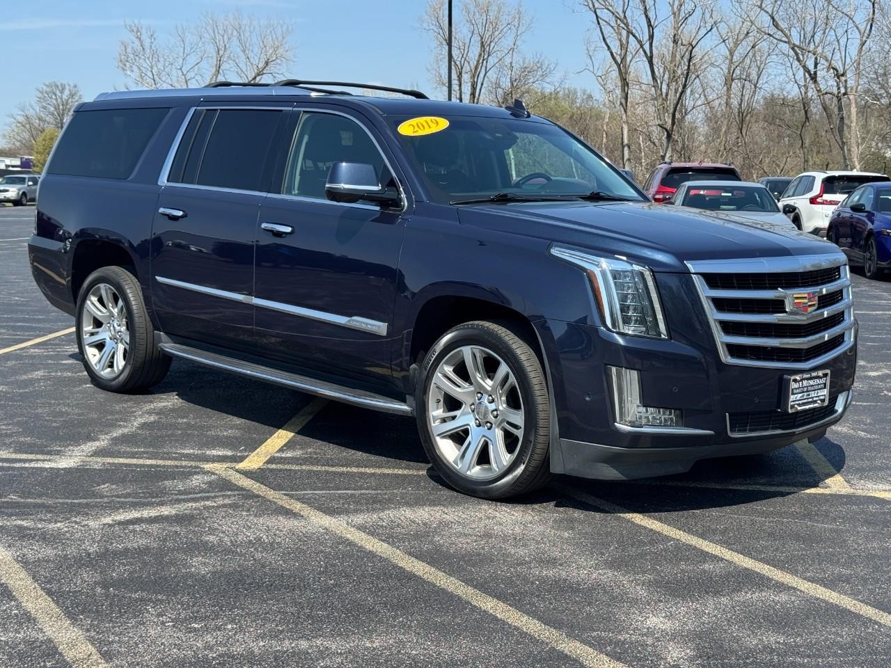 Cadillac Escalade ESV Vehicle Full-screen Gallery Image 02