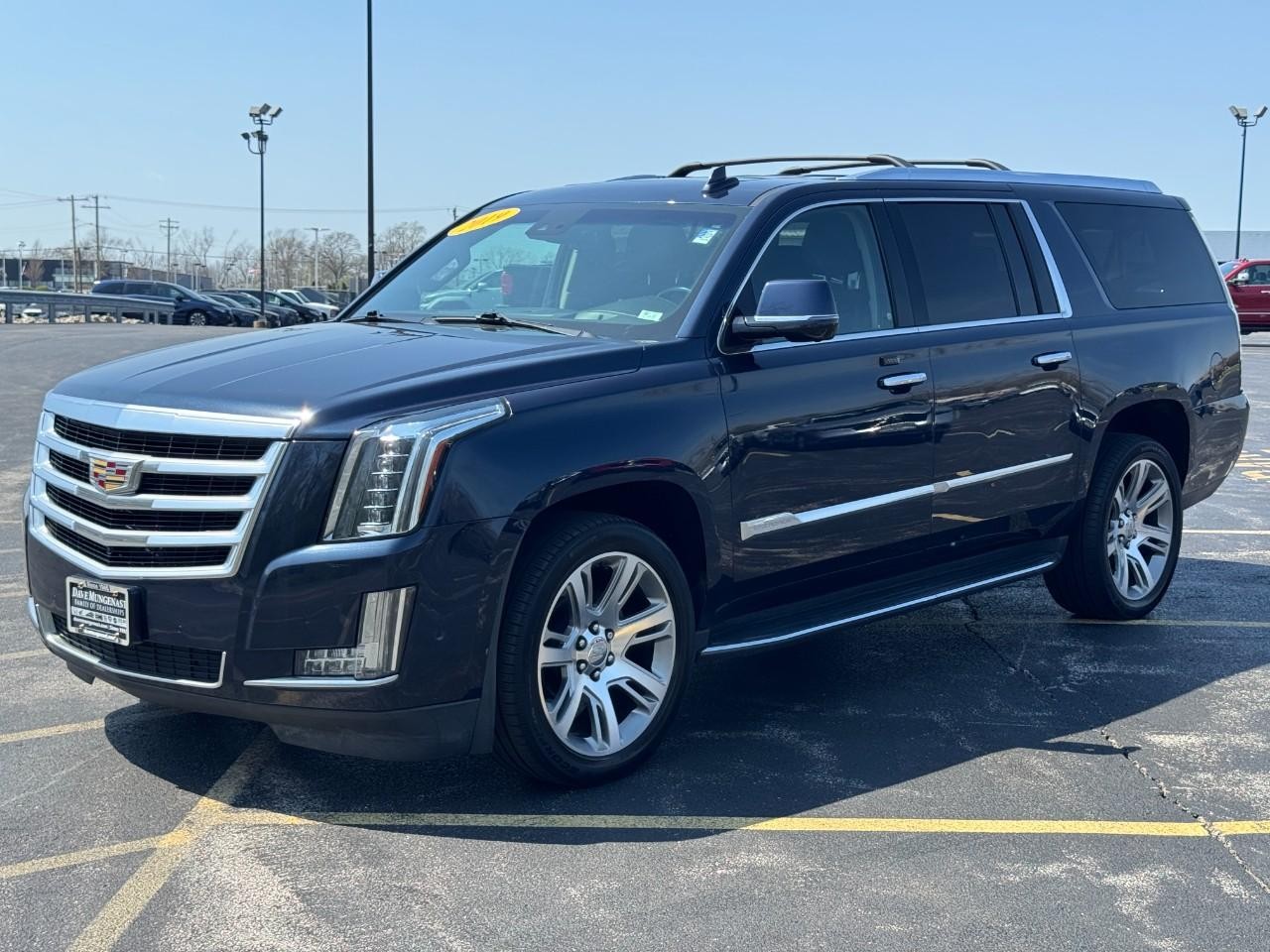 Cadillac Escalade ESV Vehicle Full-screen Gallery Image 10