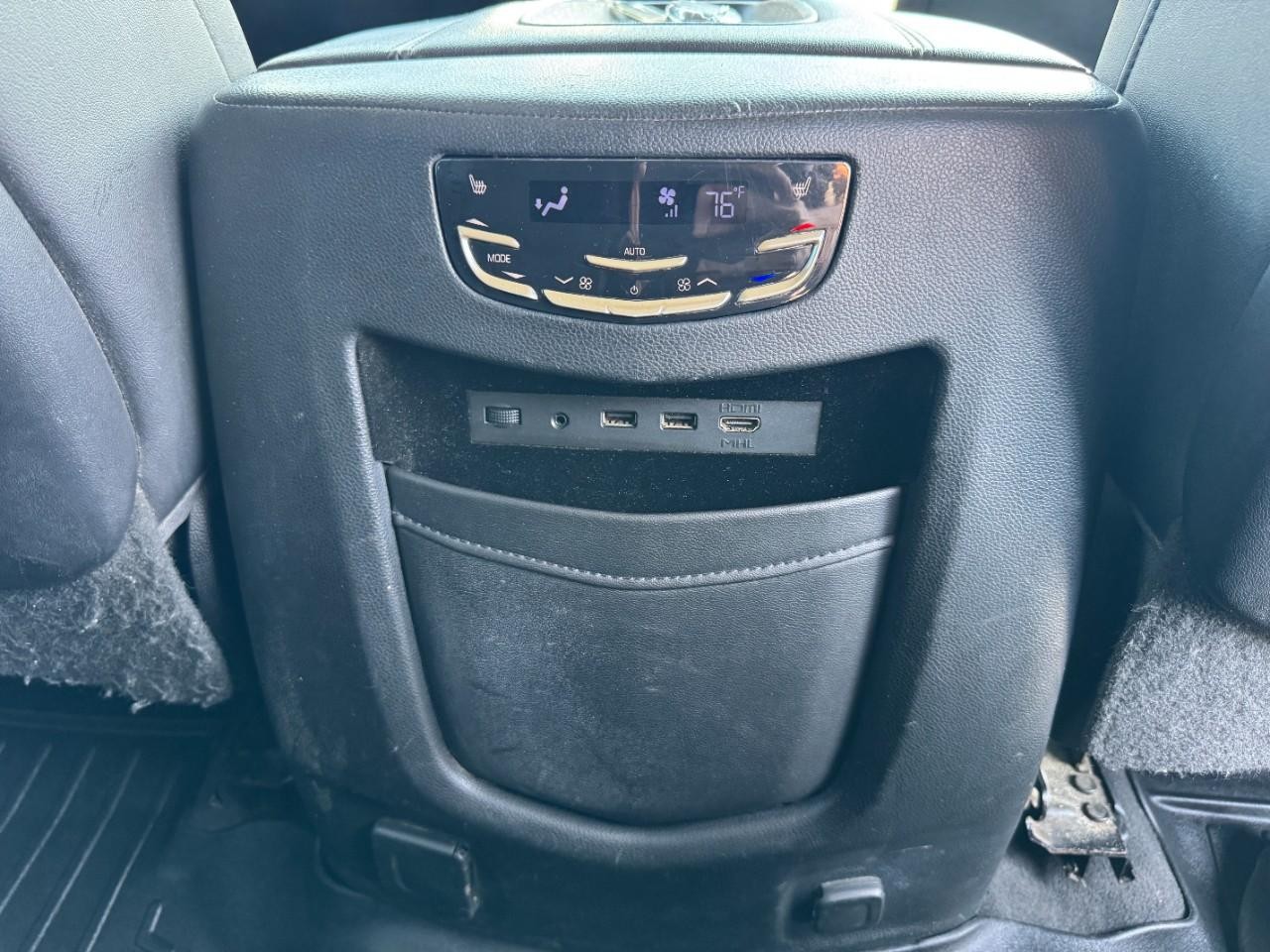 Cadillac Escalade ESV Vehicle Full-screen Gallery Image 15