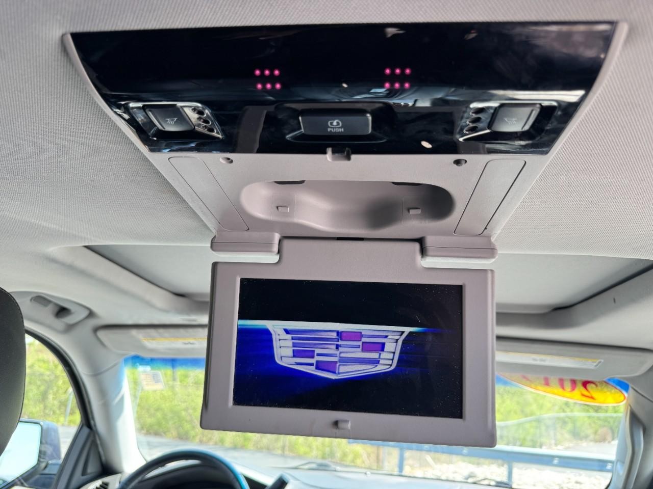 Cadillac Escalade ESV Vehicle Full-screen Gallery Image 16