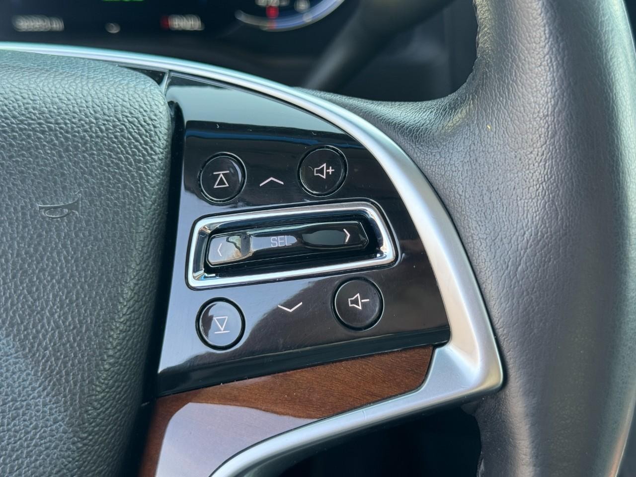 Cadillac Escalade ESV Vehicle Full-screen Gallery Image 22