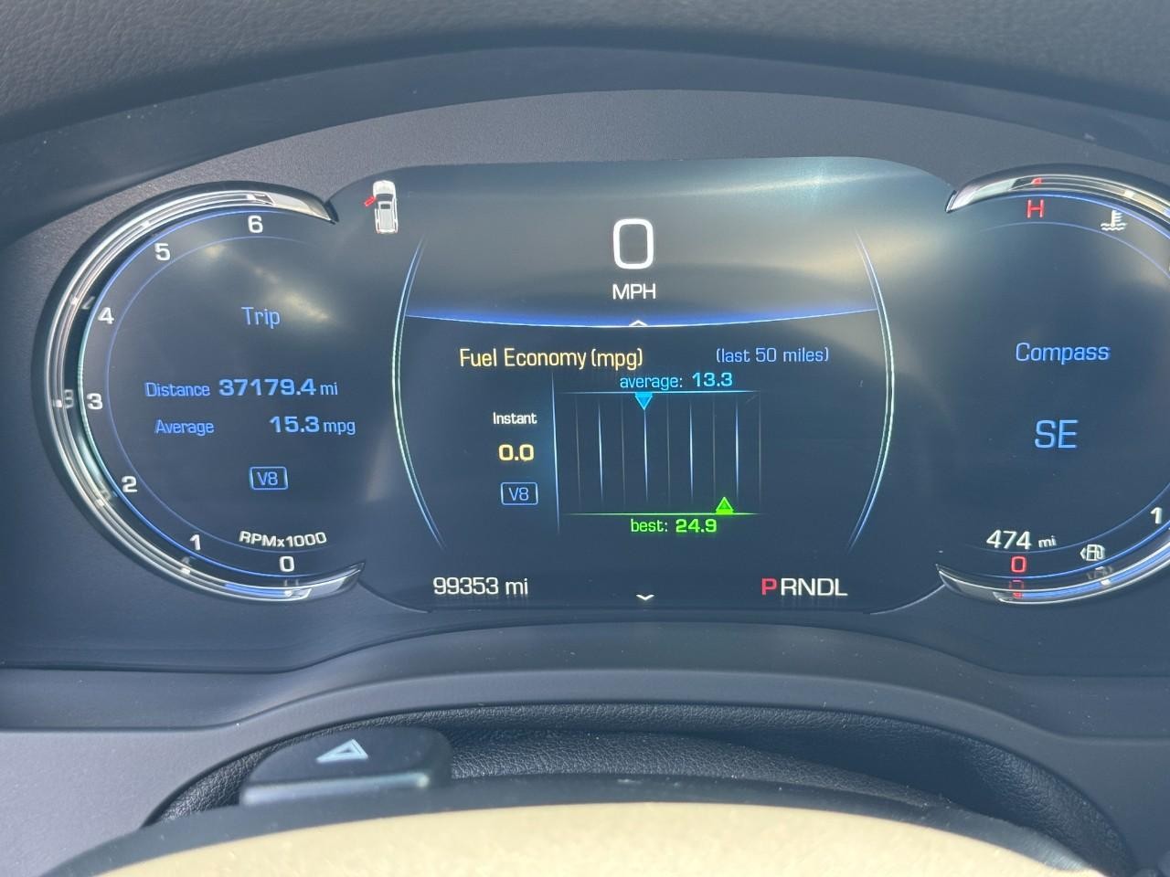 Cadillac Escalade ESV Vehicle Full-screen Gallery Image 23